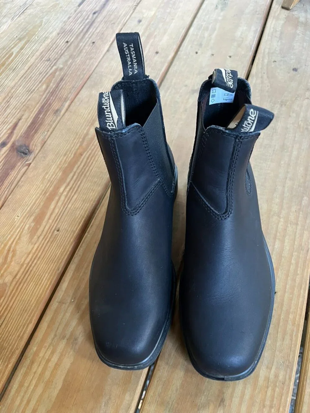 Classic Blundstone Chelsea Boot Black Square Toe